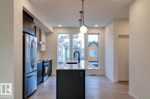 7513 Klapstein Link Link, Edmonton, AB - Indoor Photo Showing Kitchen With Upgraded Kitchen