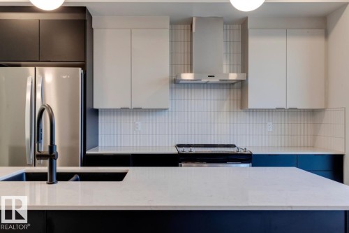 7513 Klapstein Link Link, Edmonton, AB - Indoor Photo Showing Kitchen With Double Sink With Upgraded Kitchen