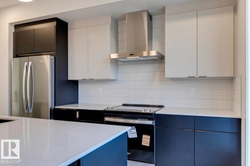 7513 Klapstein Link Link, Edmonton, AB - Indoor Photo Showing Kitchen