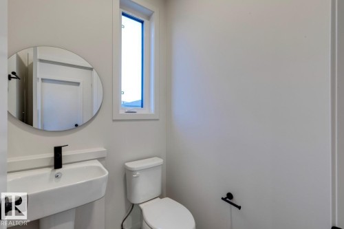 7513 Klapstein Link Link, Edmonton, AB - Indoor Photo Showing Bathroom