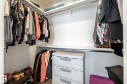 View of spacious closet - 