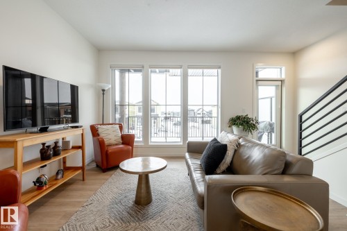 7529 Klapstein Link, Edmonton, AB - Indoor Photo Showing Living Room