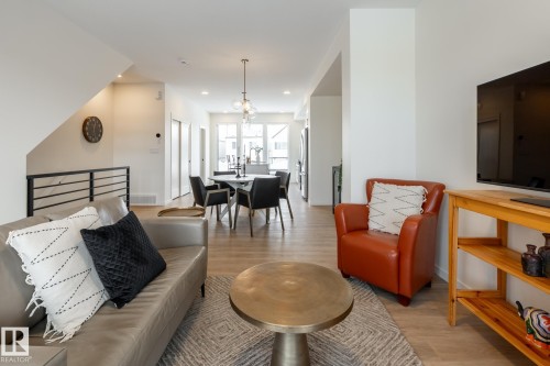 7529 Klapstein Link, Edmonton, AB - Indoor Photo Showing Living Room
