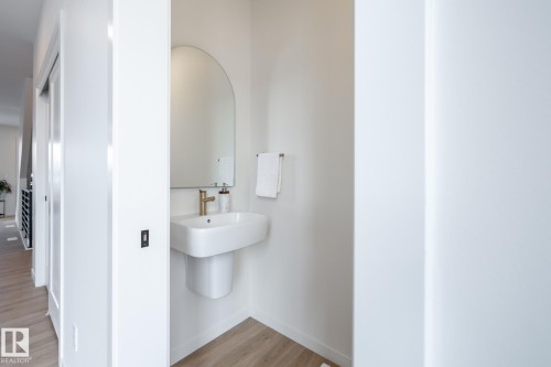 7529 Klapstein Link, Edmonton, AB - Indoor Photo Showing Bathroom