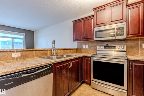 28 9511 102 Ave, Morinville, AB - Indoor Photo Showing Kitchen With Double Sink