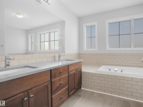 5903 12 Avenue, Edmonton, AB - Indoor Photo Showing Bathroom