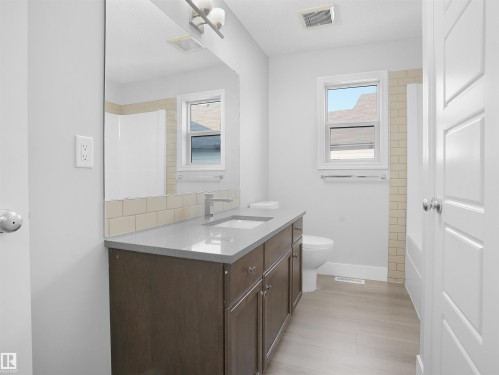 5903 12 Avenue, Edmonton, AB - Indoor Photo Showing Bathroom
