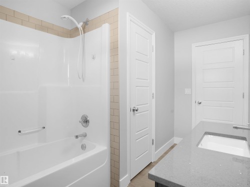 5903 12 Avenue, Edmonton, AB - Indoor Photo Showing Bathroom