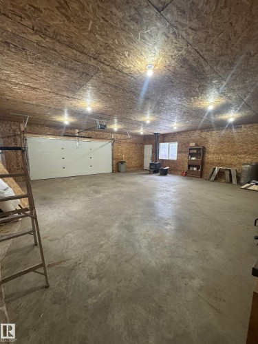 5015 47 Ave, Onoway, AB - Indoor Photo Showing Garage