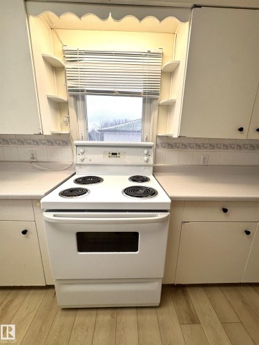 5015 47 Ave, Onoway, AB - Indoor Photo Showing Kitchen