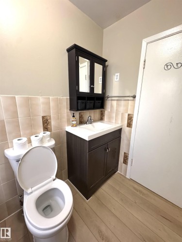 5015 47 Ave, Onoway, AB - Indoor Photo Showing Bathroom