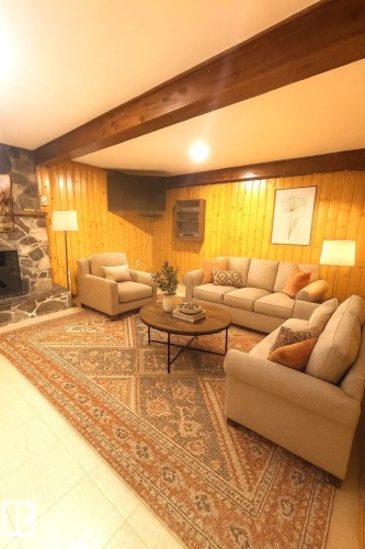 5015 47 Ave, Onoway, AB - Indoor Photo Showing Living Room