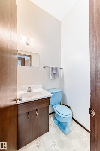 4813 52 Avenue, Stony Plain, AB - Indoor Photo Showing Bathroom