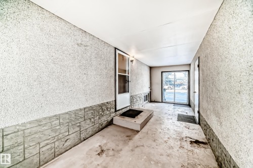4813 52 Avenue, Stony Plain, AB - Indoor Photo Showing Other Room