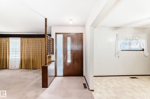 4813 52 Avenue, Stony Plain, AB - Indoor Photo Showing Other Room