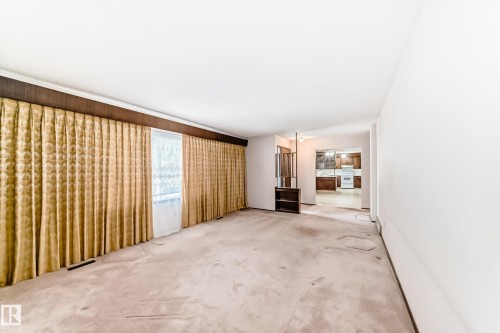 4813 52 Avenue, Stony Plain, AB - Indoor Photo Showing Other Room