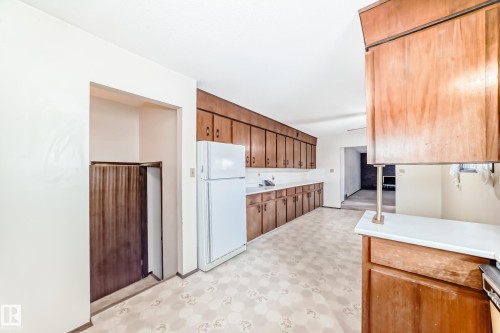 4813 52 Avenue, Stony Plain, AB - Indoor