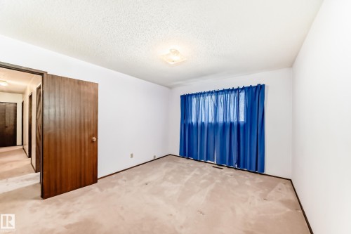 4813 52 Avenue, Stony Plain, AB - Indoor Photo Showing Other Room