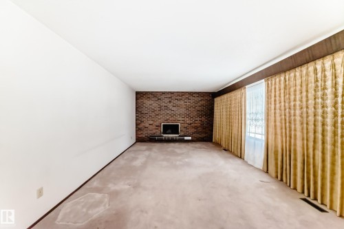 4813 52 Avenue, Stony Plain, AB - Indoor