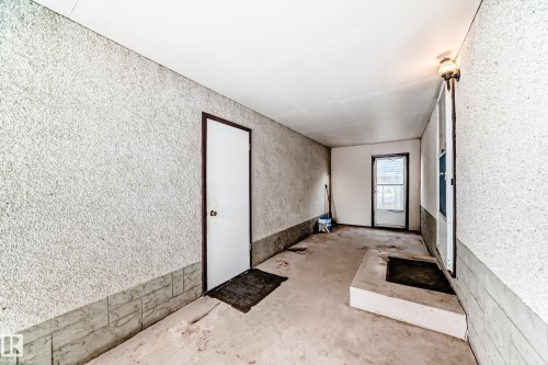 4813 52 Avenue, Stony Plain, AB - Indoor Photo Showing Other Room