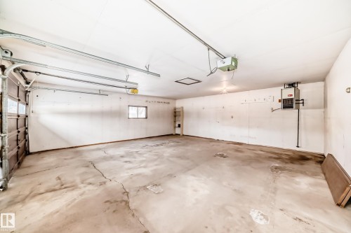 4813 52 Avenue, Stony Plain, AB - Indoor Photo Showing Garage