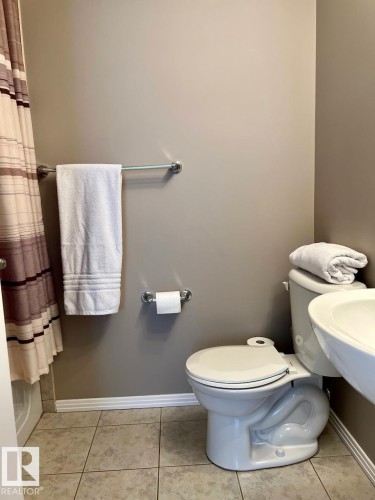 400 9940 Sherridon Drive, Fort Saskatchewan, AB - Indoor Photo Showing Bathroom