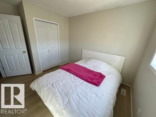 9806 179 Avenue, Edmonton, AB - Indoor Photo Showing Bedroom