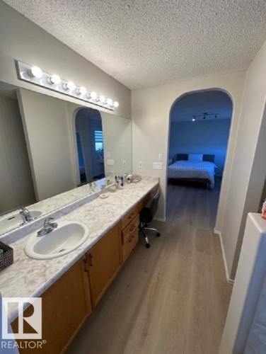 9806 179 Avenue, Edmonton, AB - Indoor Photo Showing Bathroom