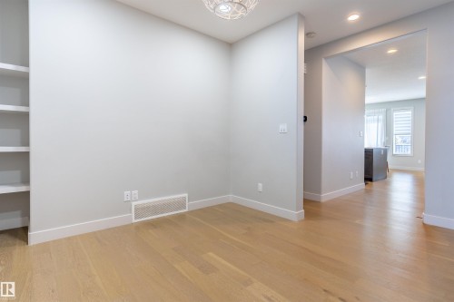 6621 Knox Place, Edmonton, AB - Indoor Photo Showing Other Room