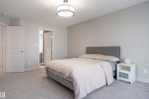 6621 Knox Place, Edmonton, AB - Indoor Photo Showing Bedroom