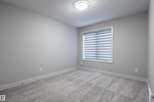 6621 Knox Place, Edmonton, AB - Indoor Photo Showing Other Room