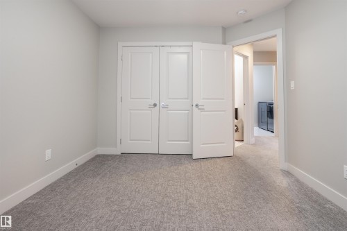 6621 Knox Place, Edmonton, AB - Indoor Photo Showing Other Room