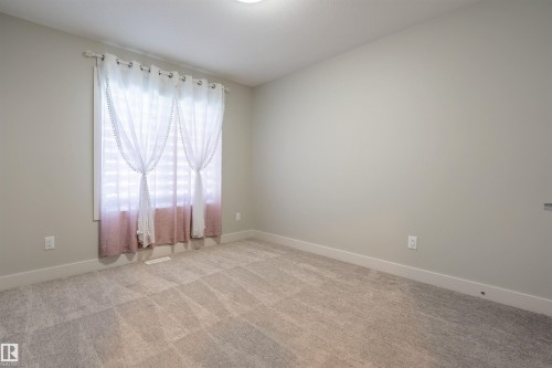 6621 Knox Place, Edmonton, AB - Indoor Photo Showing Other Room