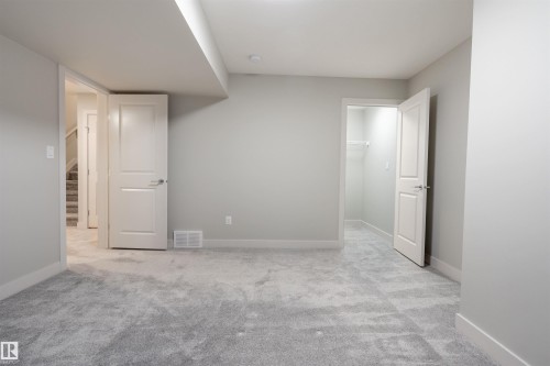 6621 Knox Place, Edmonton, AB - Indoor Photo Showing Other Room