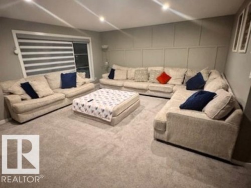 2306 Kelly Circle, Edmonton, AB - Indoor Photo Showing Living Room