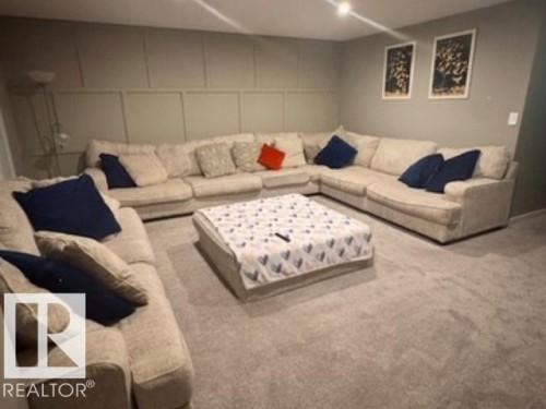 2306 Kelly Circle, Edmonton, AB - Indoor Photo Showing Living Room