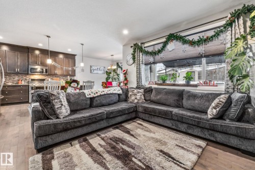 14 Spring Bay, Spruce Grove, AB - Indoor Photo Showing Living Room