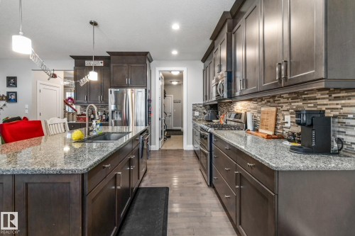 14 Spring Bay, Spruce Grove, AB - Indoor Photo Showing Kitchen With Upgraded Kitchen