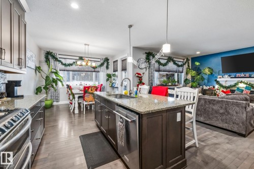 14 Spring Bay, Spruce Grove, AB - Indoor Photo Showing Kitchen With Upgraded Kitchen