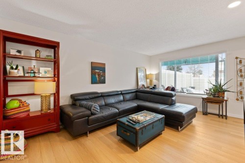 31 Grandview Ridge, St. Albert, AB - Indoor Photo Showing Living Room