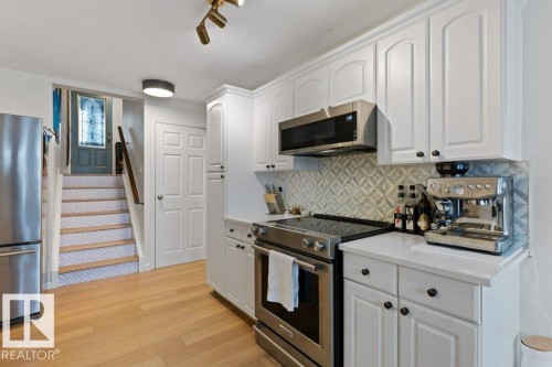 31 Grandview Ridge, St. Albert, AB - Indoor Photo Showing Kitchen With Upgraded Kitchen