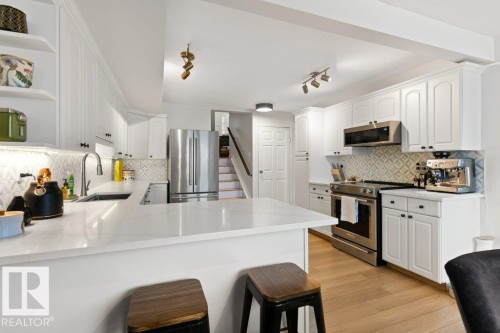 31 Grandview Ridge, St. Albert, AB - Indoor Photo Showing Kitchen With Upgraded Kitchen