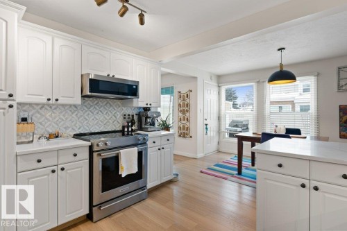 31 Grandview Ridge, St. Albert, AB - Indoor Photo Showing Kitchen With Upgraded Kitchen