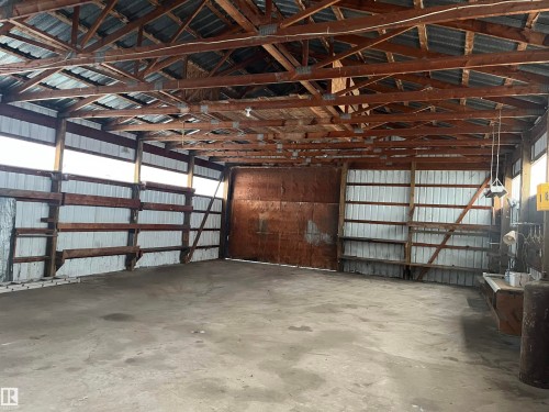 23107 Twp Road 564, Rural Sturgeon County, AB - Indoor Photo Showing Garage