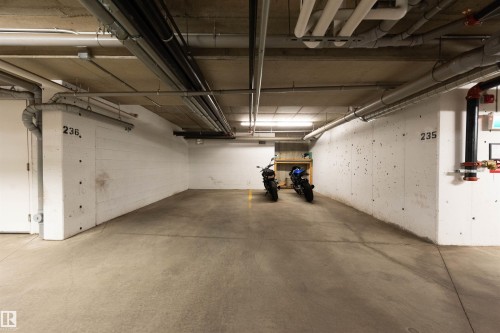 121 5504 Schonsee Drive, Edmonton, AB - Indoor Photo Showing Garage