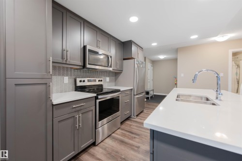 121 5504 Schonsee Drive, Edmonton, AB - Indoor Photo Showing Kitchen With Stainless Steel Kitchen With Double Sink With Upgraded Kitchen