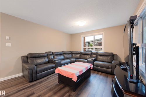 121 5504 Schonsee Drive, Edmonton, AB - Indoor Photo Showing Living Room