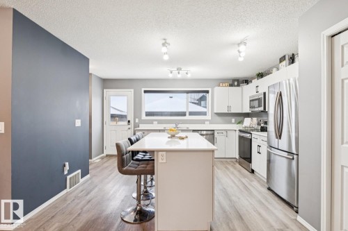 2095 Graydon Hill Crescent, Edmonton, AB - Indoor Photo Showing Kitchen With Upgraded Kitchen