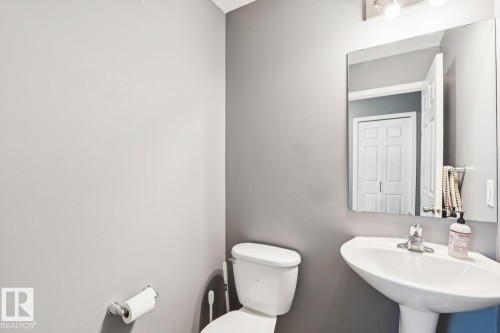2095 Graydon Hill Crescent, Edmonton, AB - Indoor Photo Showing Bathroom