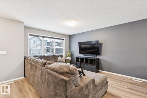2095 Graydon Hill Crescent, Edmonton, AB - Indoor Photo Showing Living Room